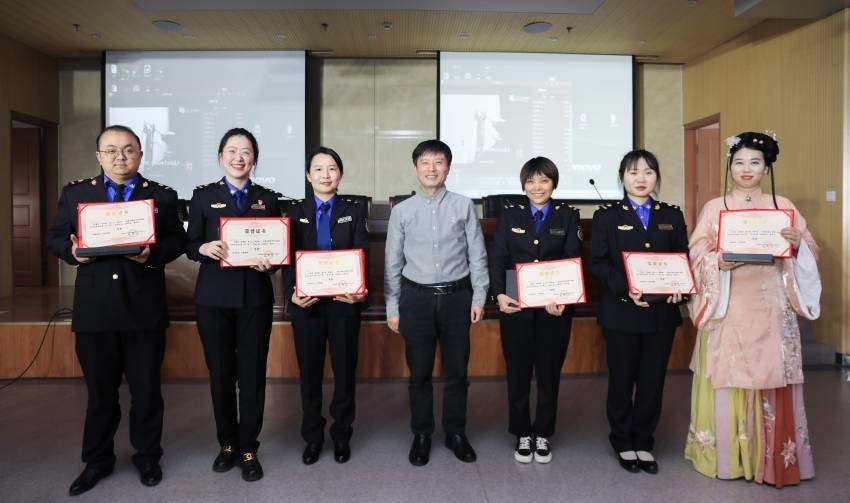 爱成都、迎大运、强转树——成都市城市管理行政执法队伍英语培训精品班圆满结业